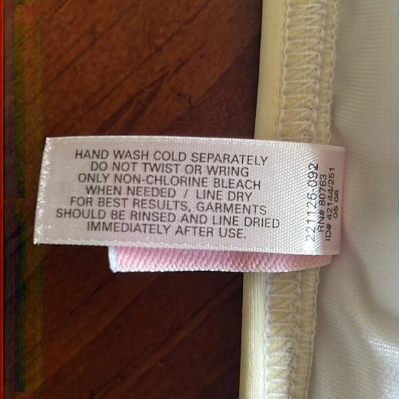 Victoria’s Secret Size S White & Cream 2 Piece Bikini - Picture 5 of 7